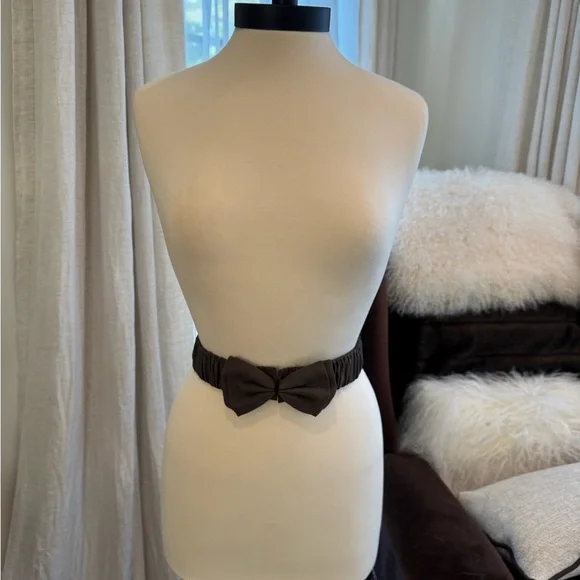 Burberry Olive-colored Bow Belt - Size Small with Elastic - Picture 4 of 14